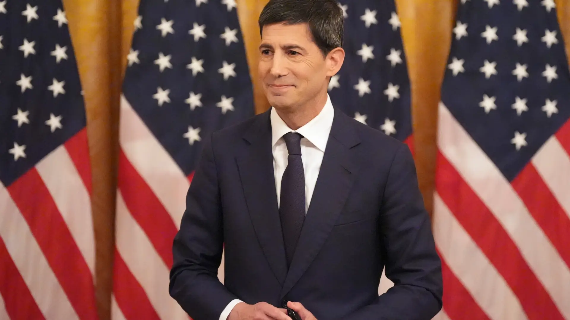 La Fed mantiene los tipos de interés por unanimidad en el estreno de Warsh como presidente pero eleva su previsión de inflación