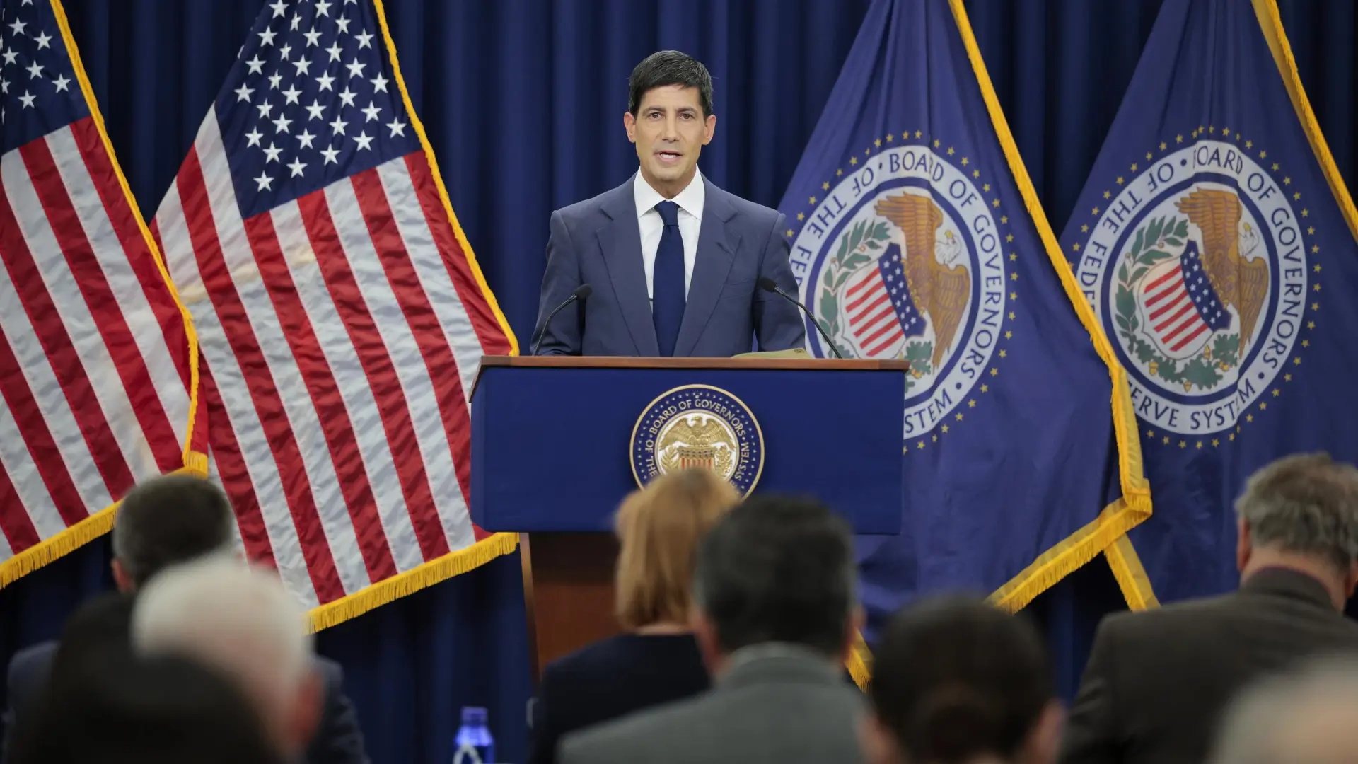 Warsh anticipa cambios en la Fed: «No creo en el doble objetivo de inflación o desempleo»