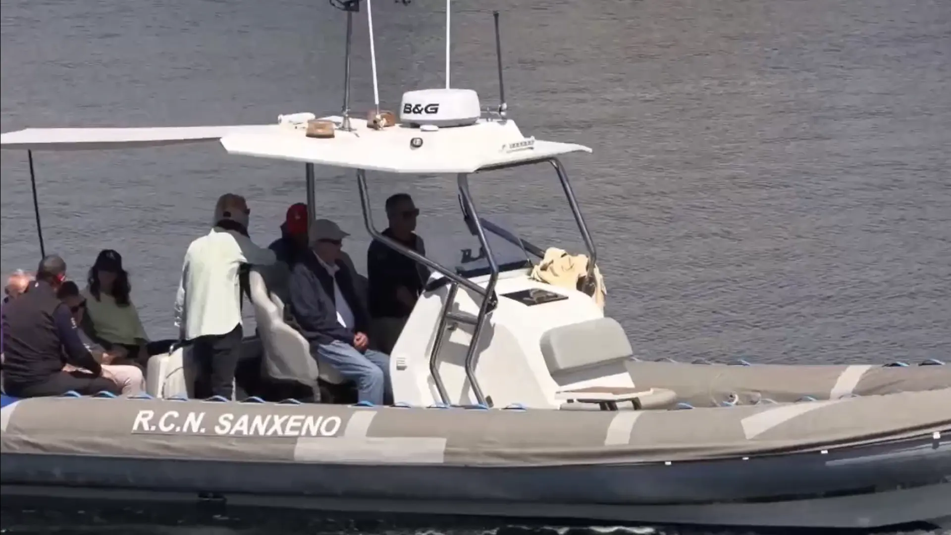 El rey emérito Juan Carlos I sale a navegar con la infanta Margarita en Sanxenxo