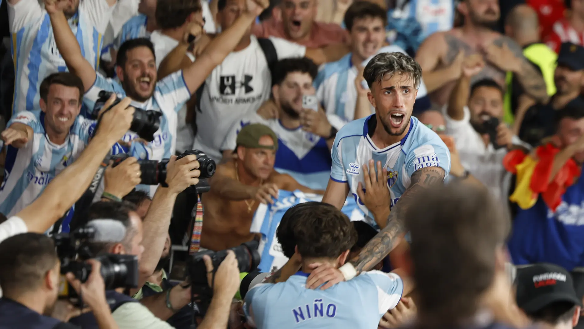 El Málaga vuelve a Primera ocho años después gracias a su victoria en Almería