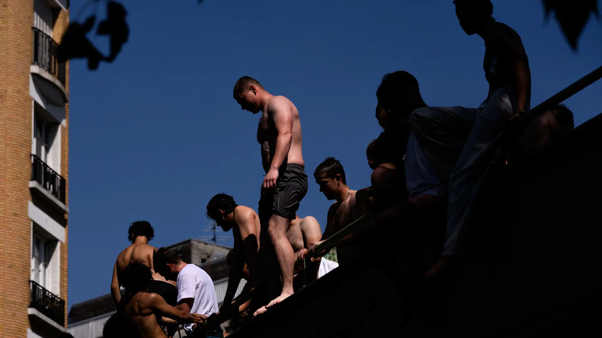 Las altas temperaturas dejan 3 muertos en Francia y obligan a cerrar escuelas: «El 90% de la población se expondrá a calor extremo»