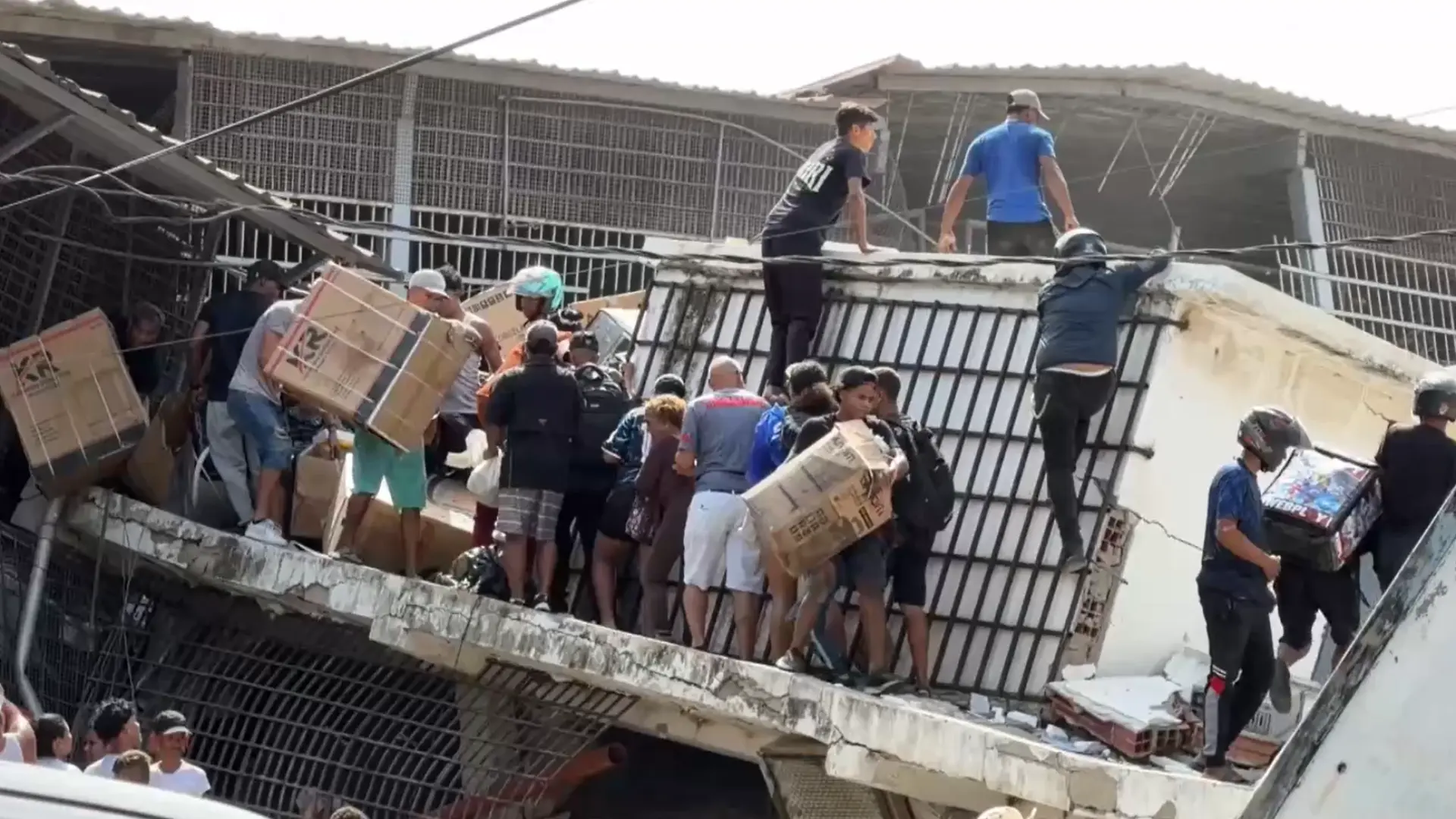 Desolación en La Guaira: saqueos, cuerpos en la calle y ausencia de autoridades en la zona más afectada por los terremotos de Venezuela