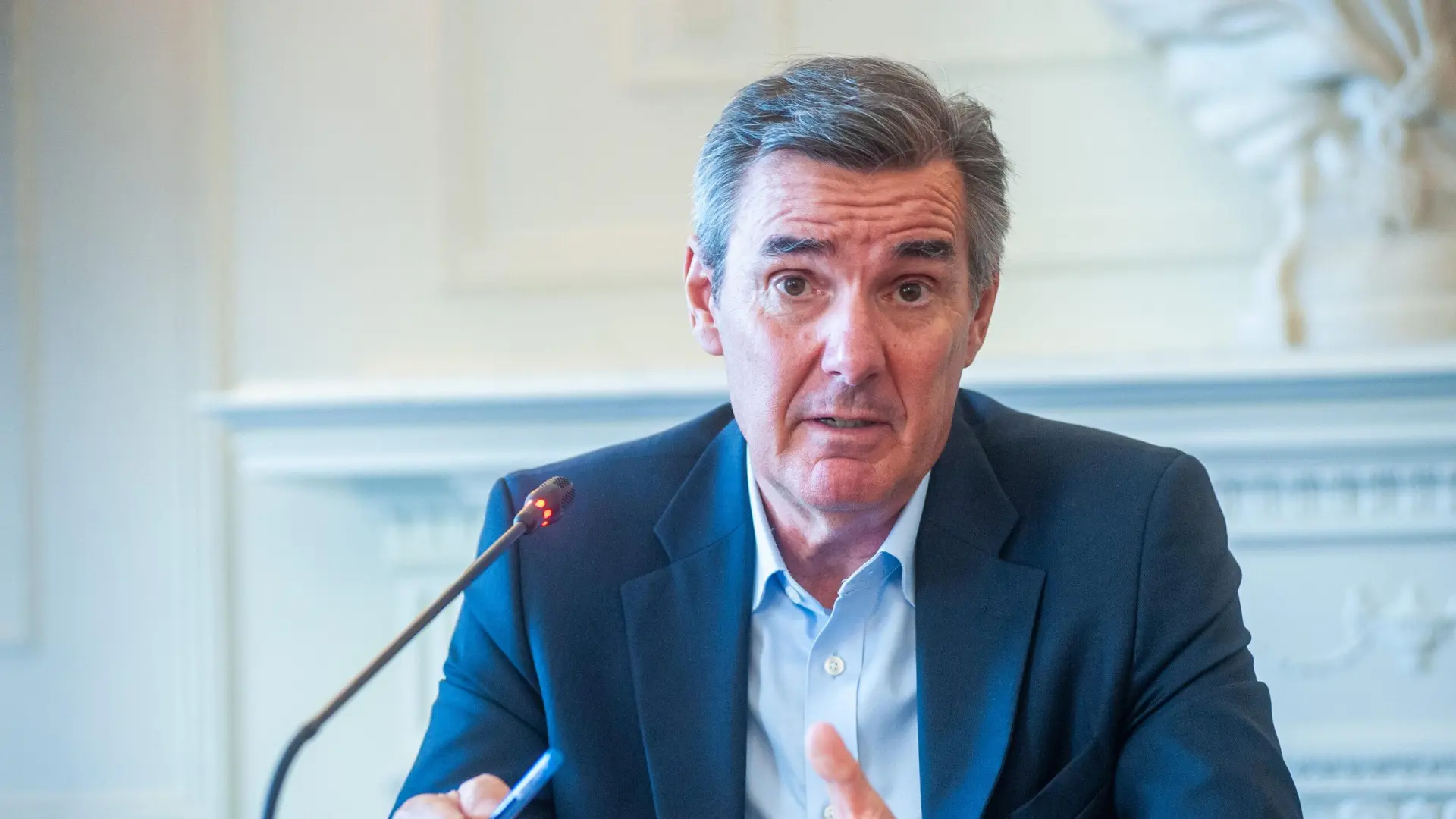 San Basilio (CNMV) ve deseable una ampliación del Ibex hasta las 50 cotizadas y que la banca redujera su peso en el índice