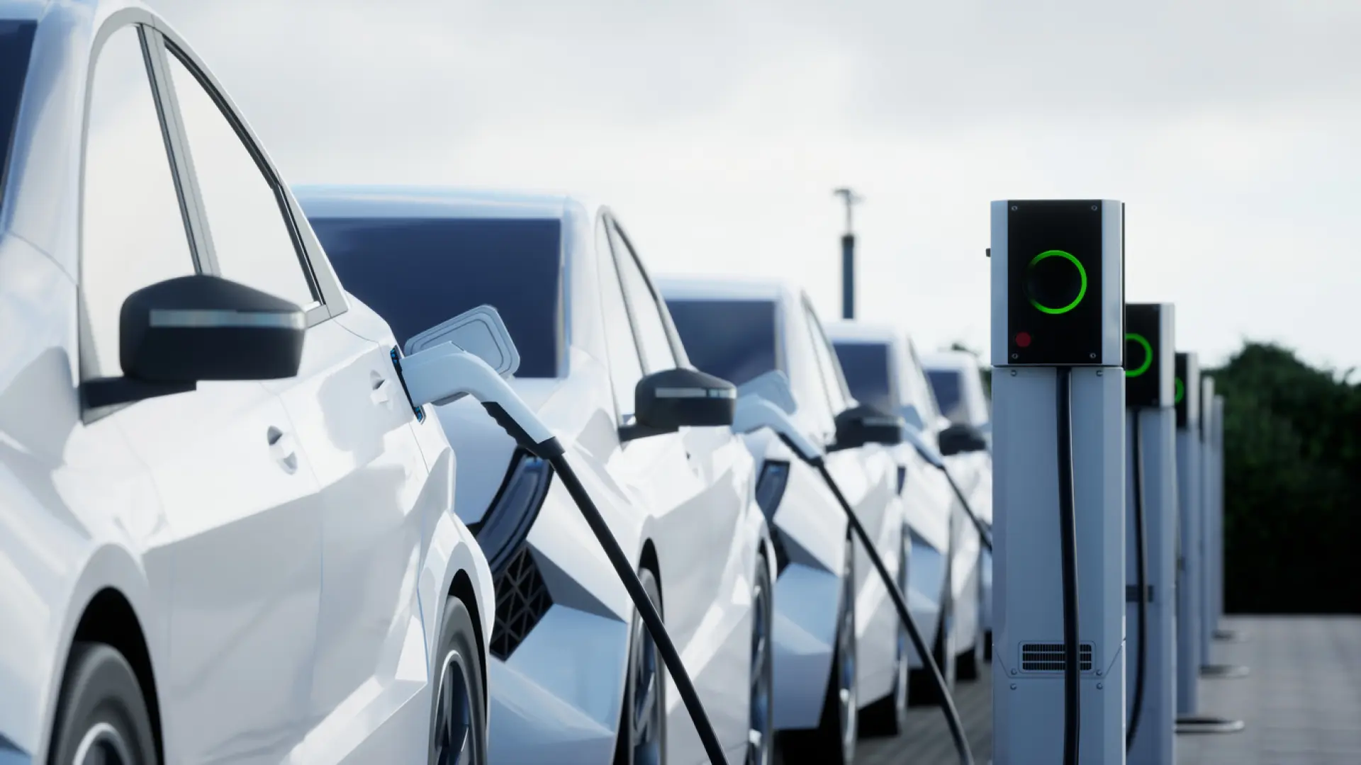 Resolvemos una de las grandes incógnitas del coche eléctrico en España: ¿Realmente faltan cargadores o son suficientes?