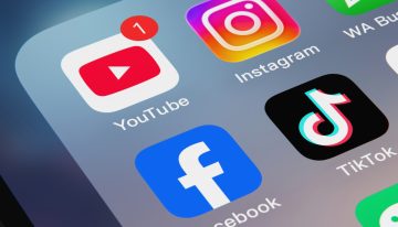 Francia avanza hacia una prohibición más estricta de celulares y redes sociales para menores