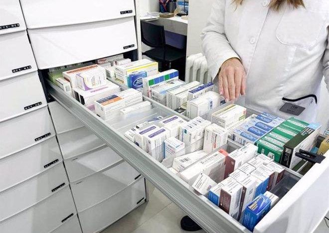 La Agencia Europea de Medicamentos recomienda la retirada de avacopan, un fármaco para dos enfermedades raras que causa daño hepático