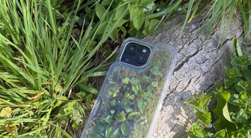 Se la cuelan a Apple: suben una foto a su cuenta oficial de Instagram y resulta que el iPhone es falso