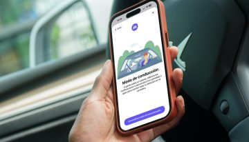 El iPhone no tiene un modo CarPlay para coches sin CarPlay. Así que me lo he montado yo por mi cuenta
