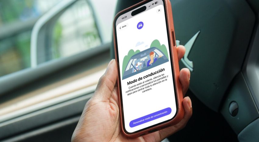 El iPhone no tiene un modo CarPlay para coches sin CarPlay. Así que me lo he montado yo por mi cuenta