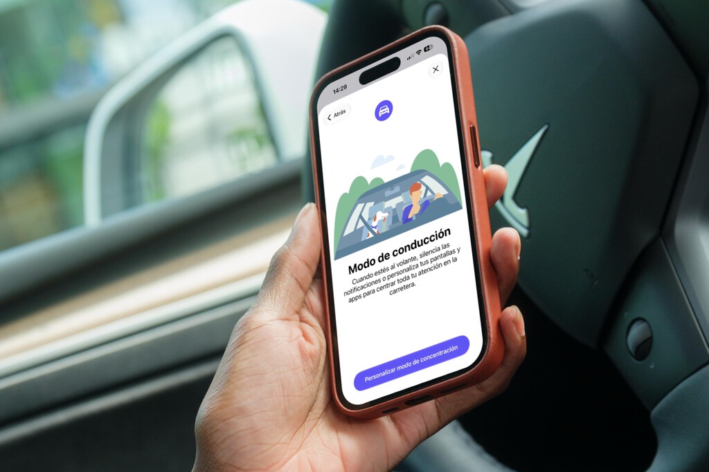 El iPhone no tiene un modo CarPlay para coches sin CarPlay. Así que me lo he montado yo por mi cuenta