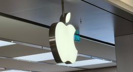 Tras años de juicios y burocracia, Apple está encaminada a una única salida: abrir iOS en todo el mundo