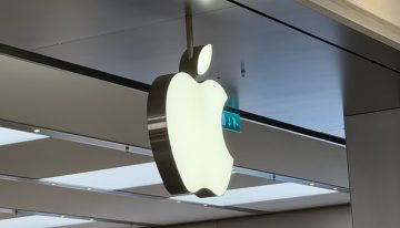 Tras años de juicios y burocracia, Apple está encaminada a una única salida: abrir iOS en todo el mundo