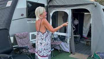 «Nos quedamos aquí, no tenemos a donde ir», jubilados británicos que resisten pese al desalojo