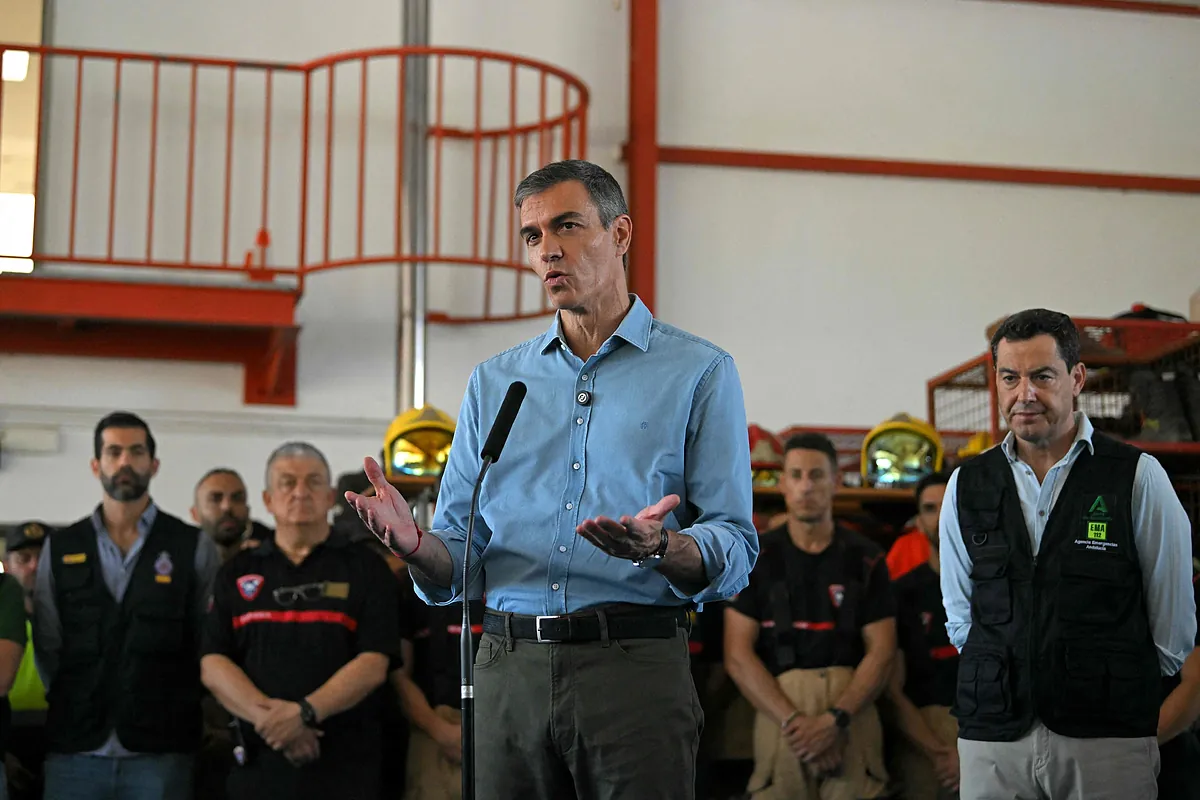 Pedro Sánchez apela a la firma de un pacto nacional frente a la emergencia climática delante de Juanma Moreno, investido gracias a Vox