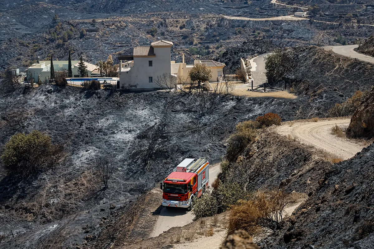Alcaldes de la zona afectada destacan que la gestión del fuego se hizo «desde el corazón» y piden «más presupuesto para prevención»