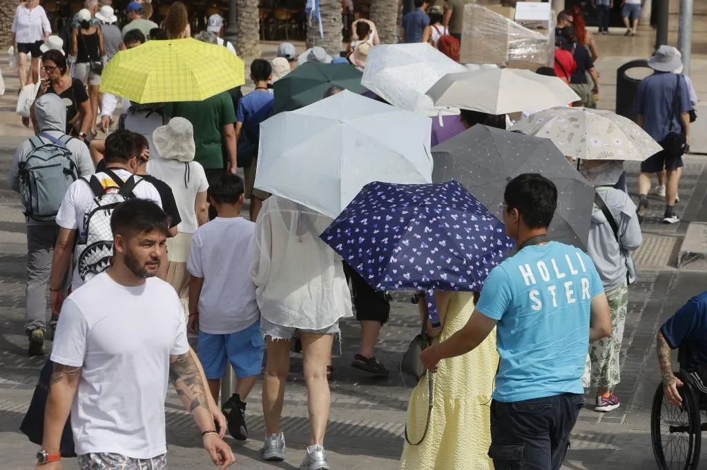 El calor se intensifica hoy en 10 comunidades con temperaturas de hasta 42 grados