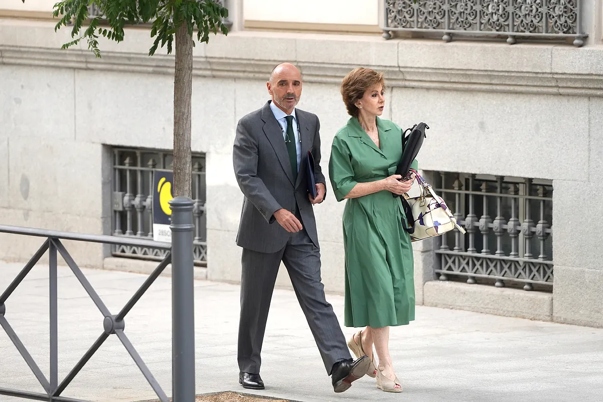 Zapatero ordenó camuflar en varios pagos la comisión del 1% en el rescate de Plus Ultra