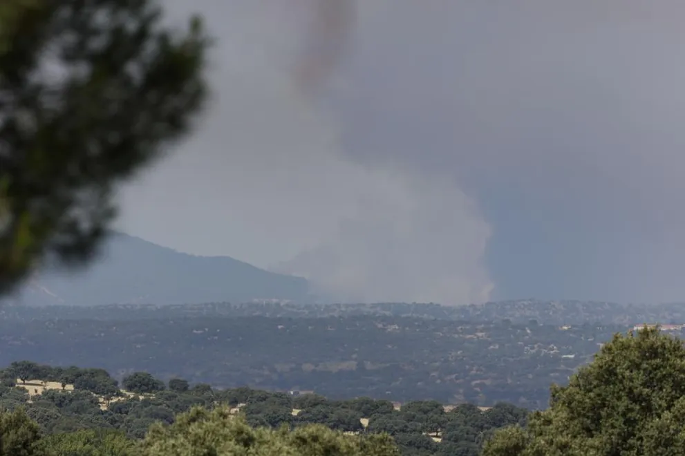 El ministro Marlaska, sobre los incendios que cercan Madrid y Ávila: «No podemos ser optimistas, hoy es un día crítico»