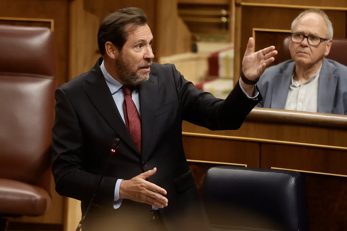 Puente carga contra los gobiernos del PP por «pedir al Gobierno que les resuelva la papeleta» ante los incendios y los 'populares' tachan su actuación de «miserable»