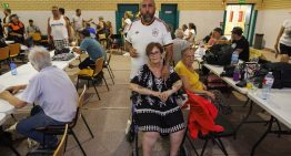 Incertidumbre y angustia entre los miles de evacuados en los pueblos amenazados de Madrid: «Hoy estamos aquí, mañana no lo sabemos»