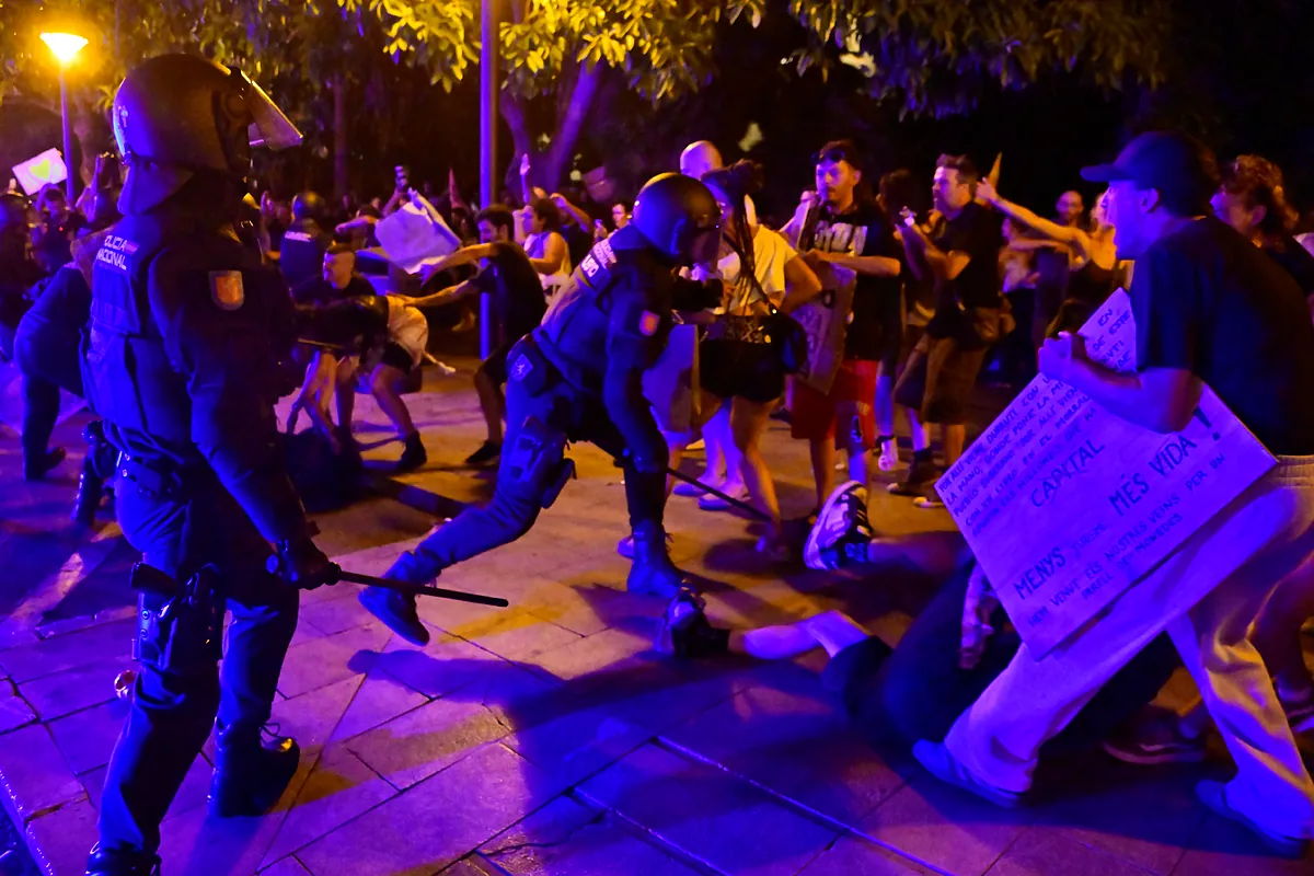Cargas policiales con heridos tras la marcha en Palma contra la masificación turística