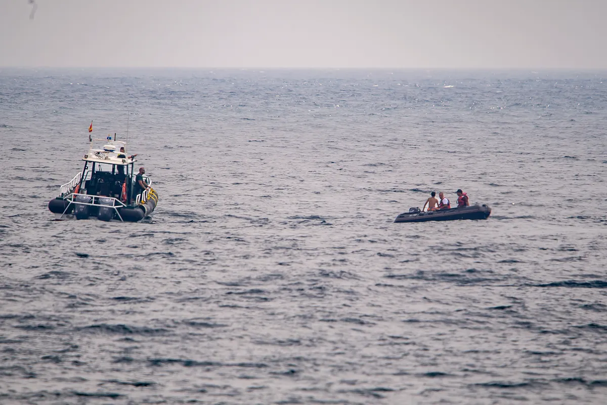 Más de mil personas entran en Ceuta a nado en la última semana y colapsan los centros de acogida