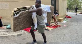 Ceuta vuelve a asomarse a una crisis humanitaria tras una semana de intensas llegadas de migrantes por mar y por el vallado