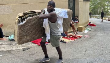 Ceuta vuelve a asomarse a una crisis humanitaria tras una semana de intensas llegadas de migrantes por mar y por el vallado