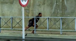 Una avalancha masiva de miles de migrantes en Ceuta desborda a las fuerzas de seguridad en la mayor crisis desde el choque con Marruecos en 2021