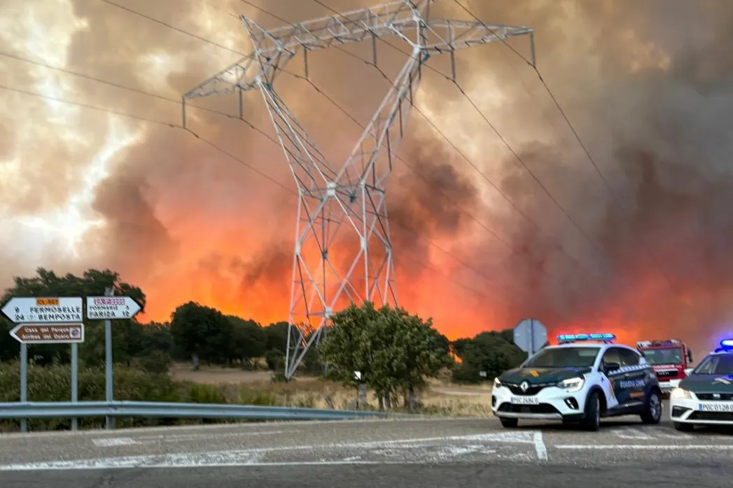 Preocupan los incendios en Extremadura y León mientras se dan por estabilizados los de Fermoselle (Zamora) y  la Vall d'Uixó (Castellón)