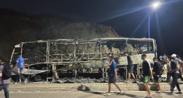 Unas 50.000 personas cruzan  la frontera con Ceuta ante la mirada del Ejército y la Guardia Civil y el Gobierno asegura que 48.300 ya han regresado a Marruecos