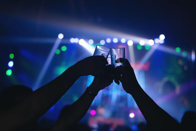 El alcohol es la sustancia más usada en los casos de sumisión química: «Los agresores no siempre necesitan añadir una droga»