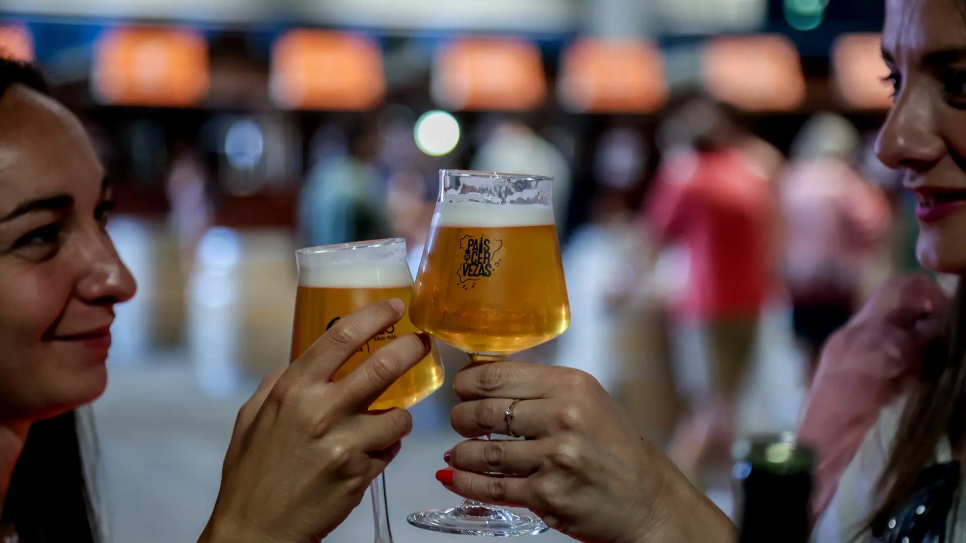 Jóvenes sobrios, latas y Ozempic agravan la peor resaca del negocio del alcohol