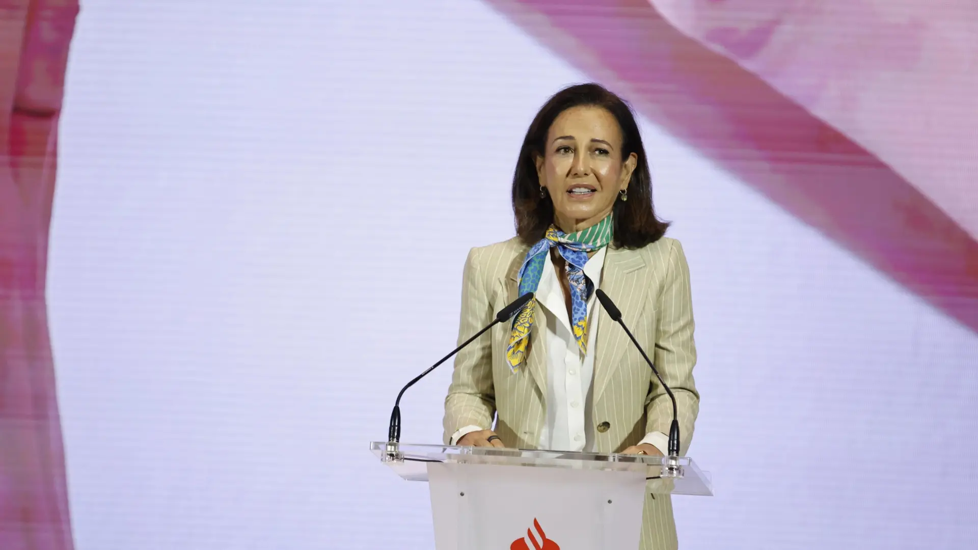 Banco Santander gana 8.973 millones hasta junio, un 31% más, por la venta del negocio en Polonia