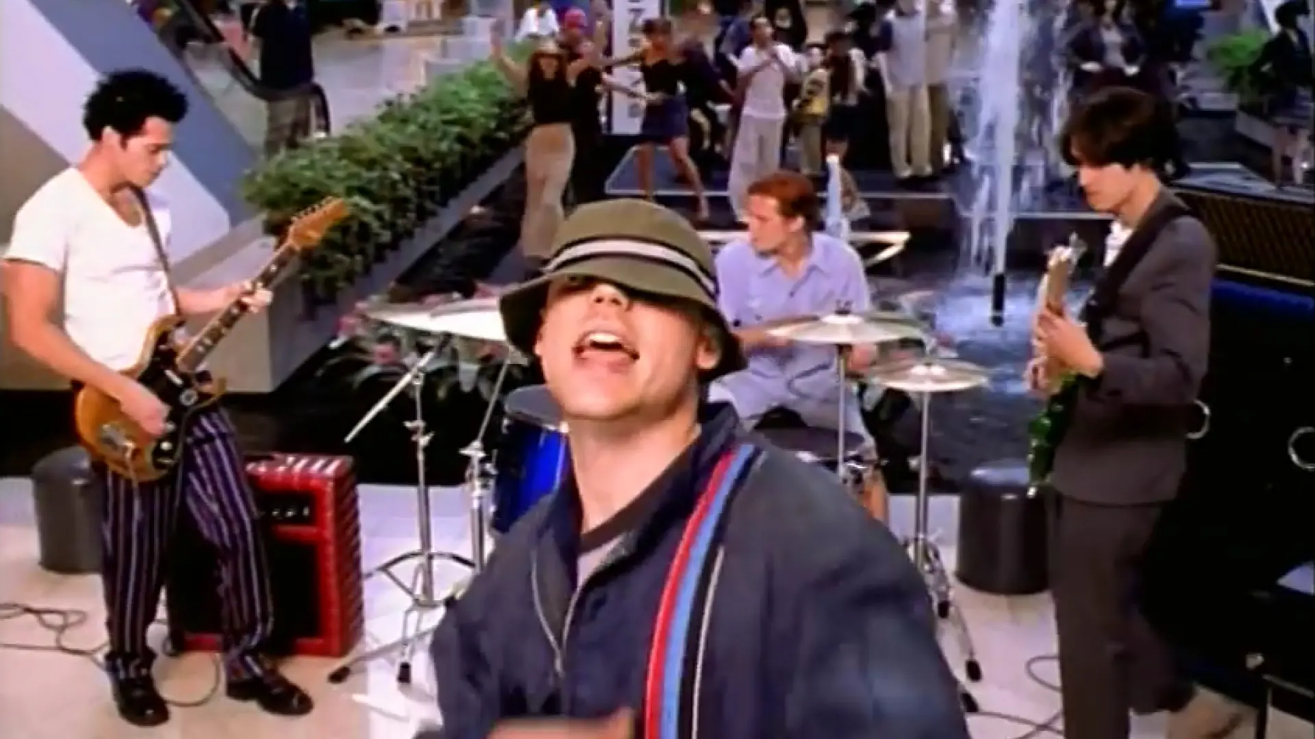 Qué fue de New Radicals, el grupo que triunfó con 'You Get What You Give' y desapareció en la cima