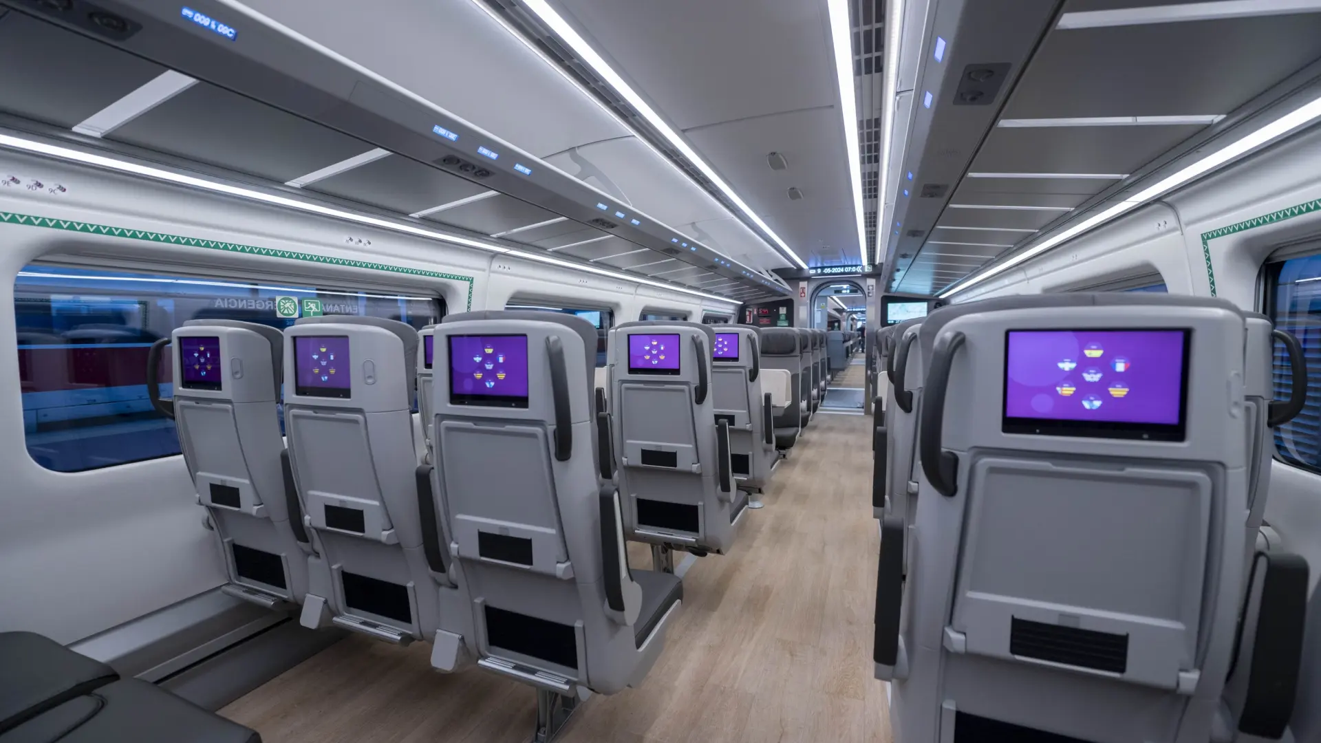 Renfe lanza el anzuelo a las telecos para subir el wifi a sus AVE tras expirar su contrato con Telefónica