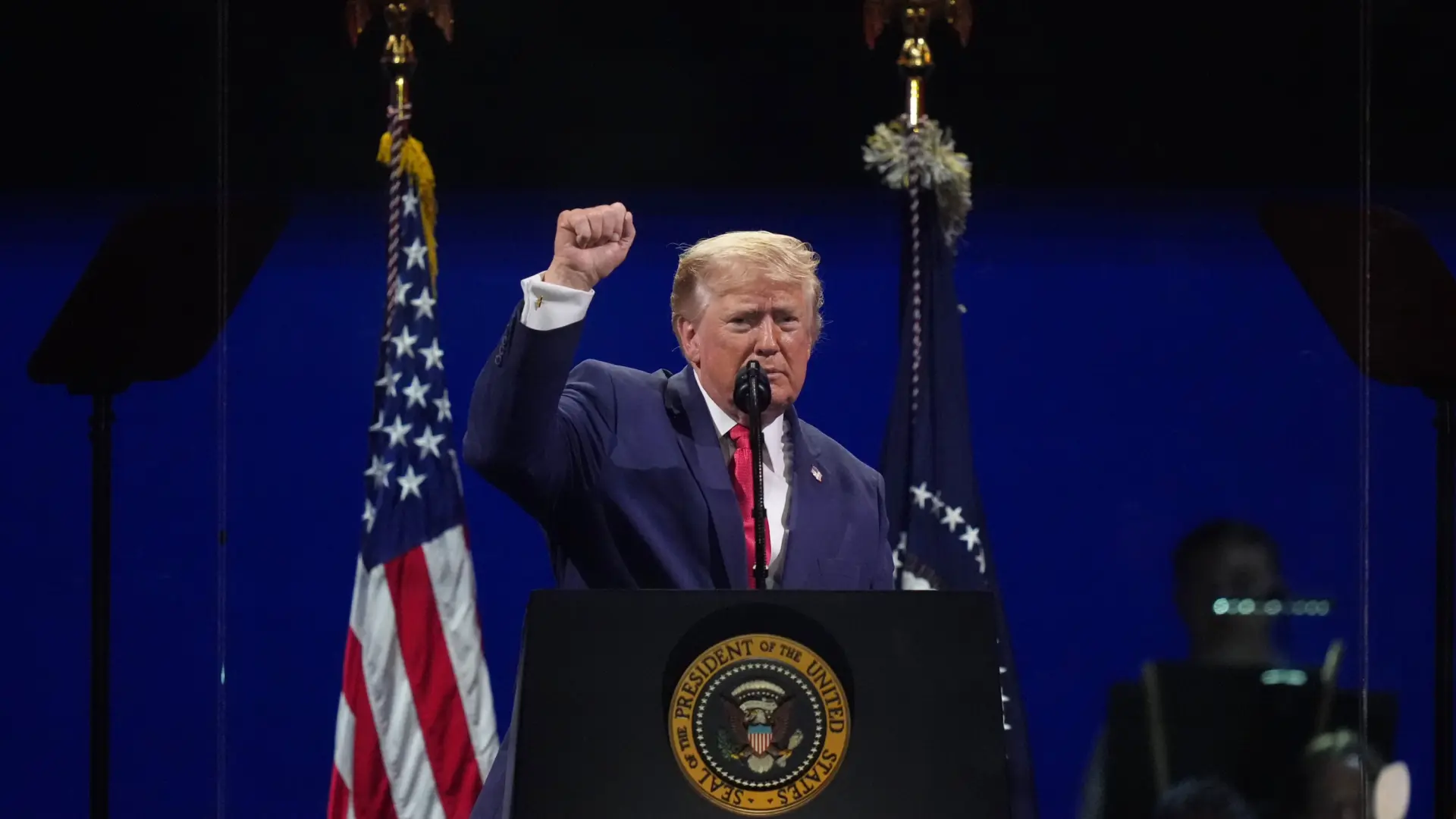 Trump ensalza la grandeza de EEUU en su 250 aniversario con fuegos artificiales y un nuevo llamamiento a la «amenaza comunista»