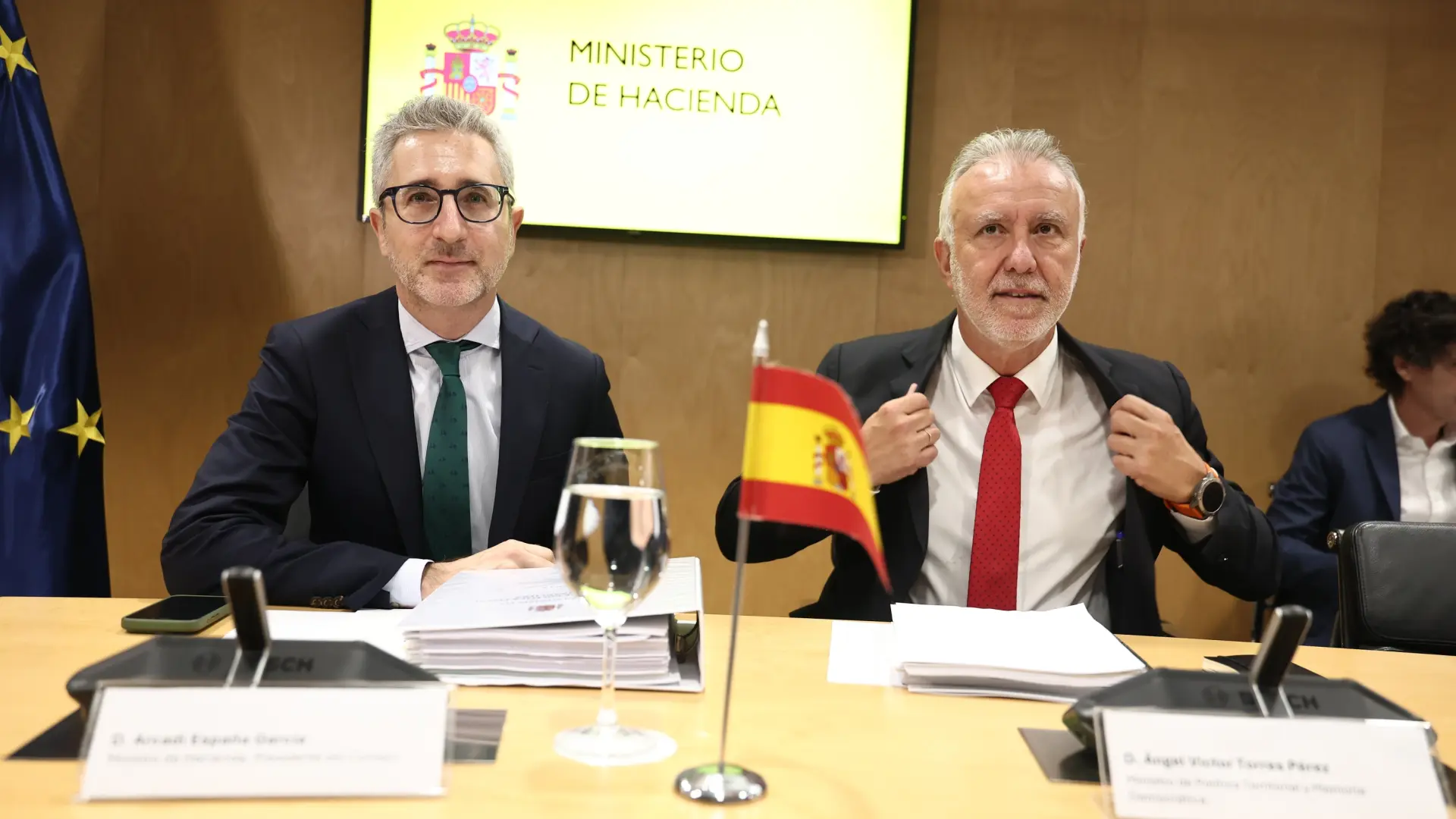 Hacienda propone limitar el déficit de las autonomías al 0,1% hasta 2029 y el bloque del PP lo rechaza: «Nos asfixia, es un paripé»