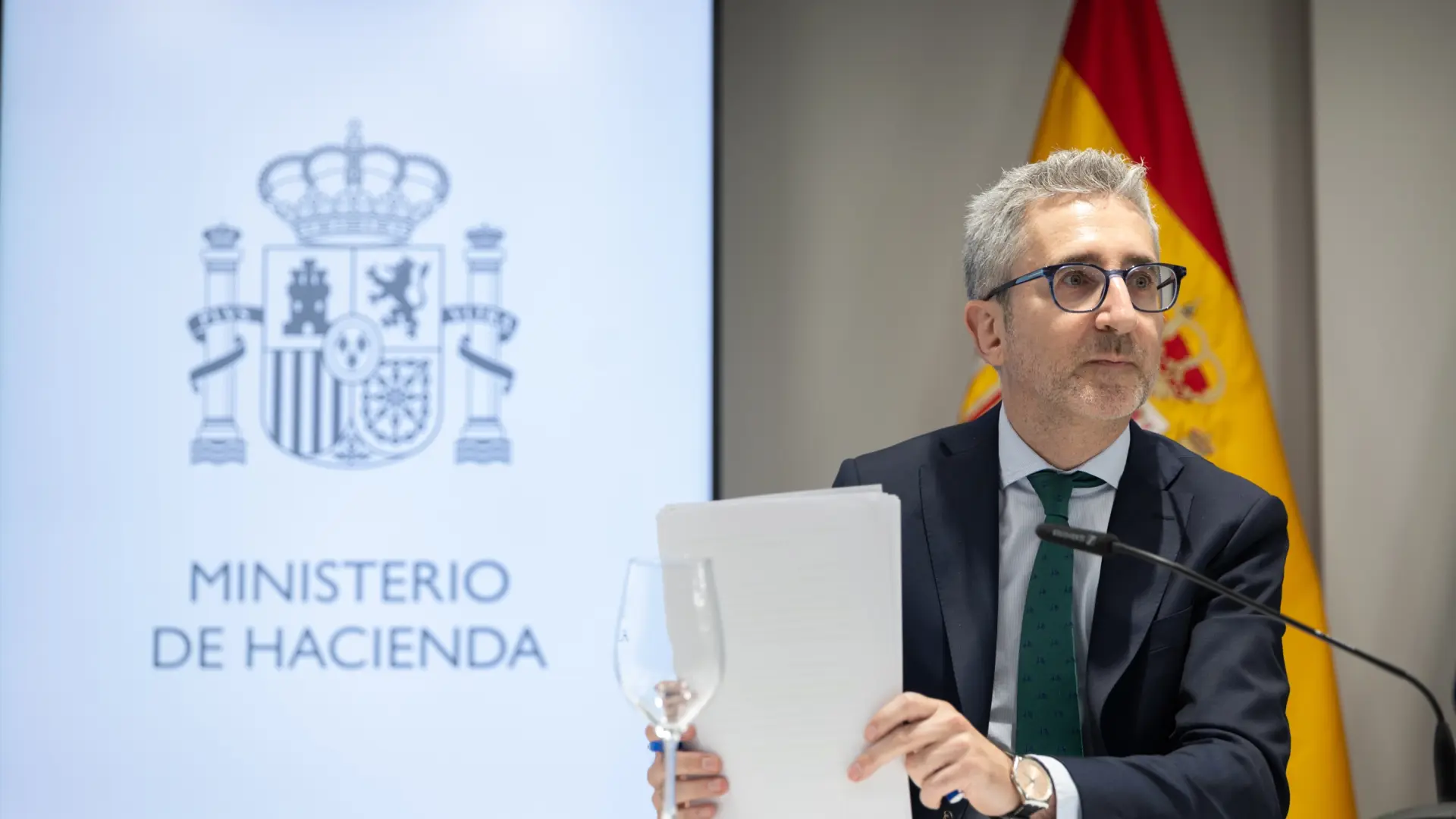 Hacienda tienta a las comunidades infrafinanciadas con su propuesta de déficit 'a la carta'