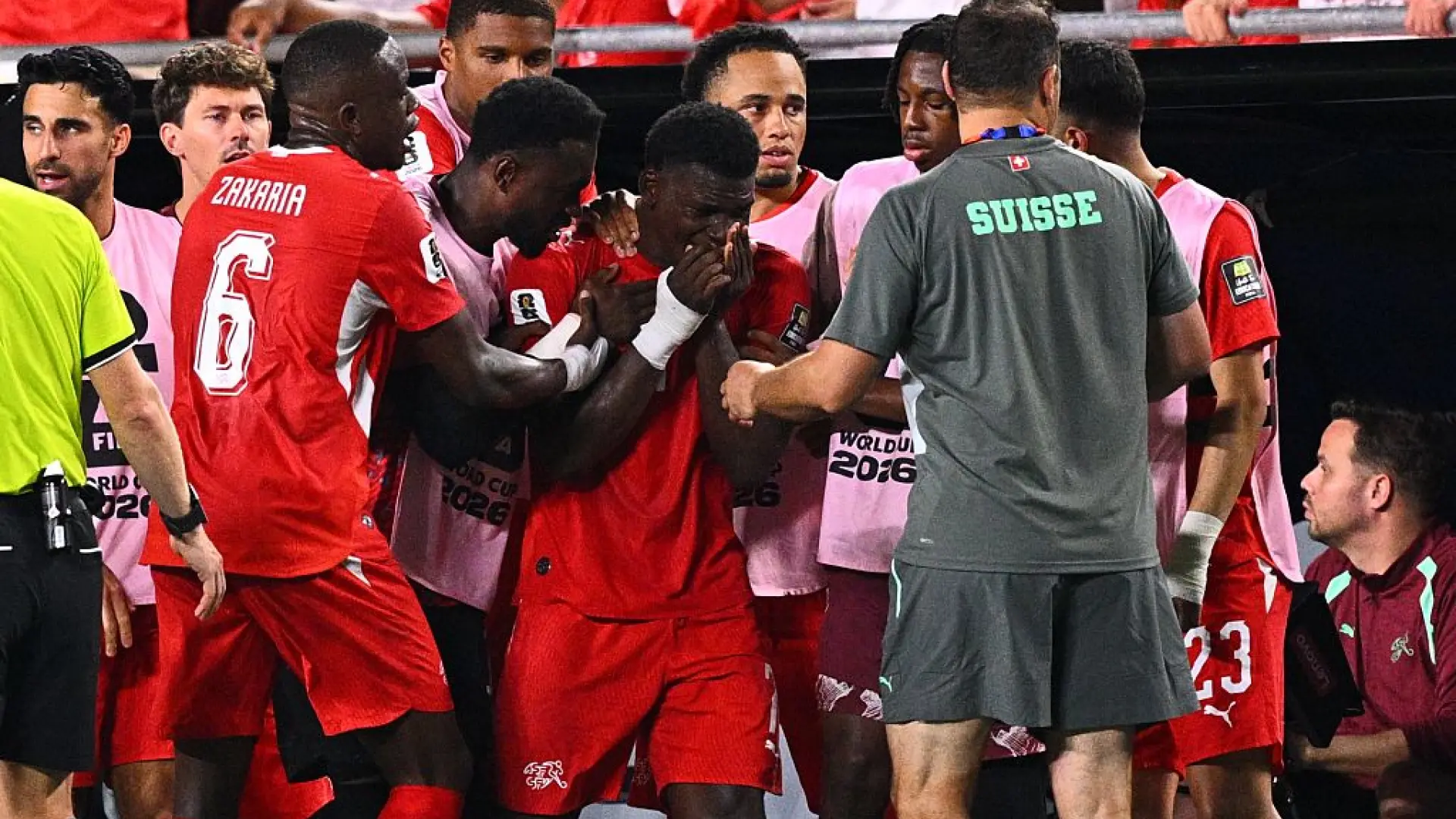 El llanto desconsolado de Embolo tras ser expulsado contra Argentina: ve la tarjeta roja por simular una falta y rompe a llorar