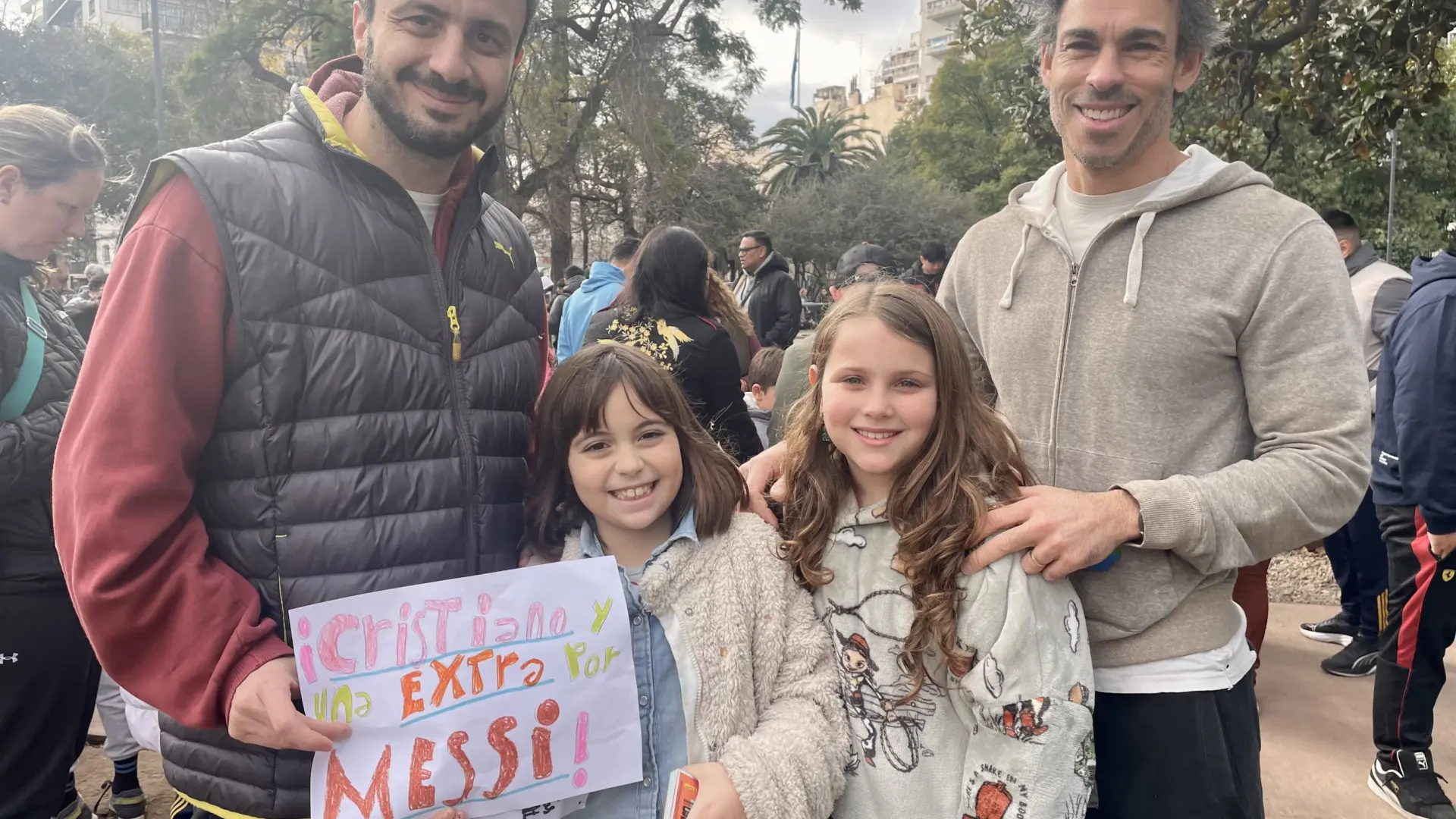 El resurgir de los cromos del Mundial abarrota los parques en Argentina: «Si te ven muy entusiasmado te van a pedir más»