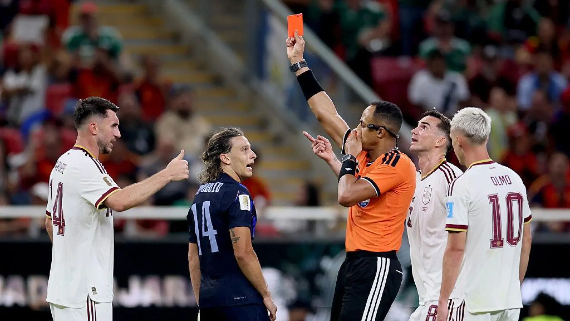El estadounidense Ismail Elfath, el polémico árbitro del polémico Uruguay – España, pitará la semifinal entre Argentina e Inglaterra