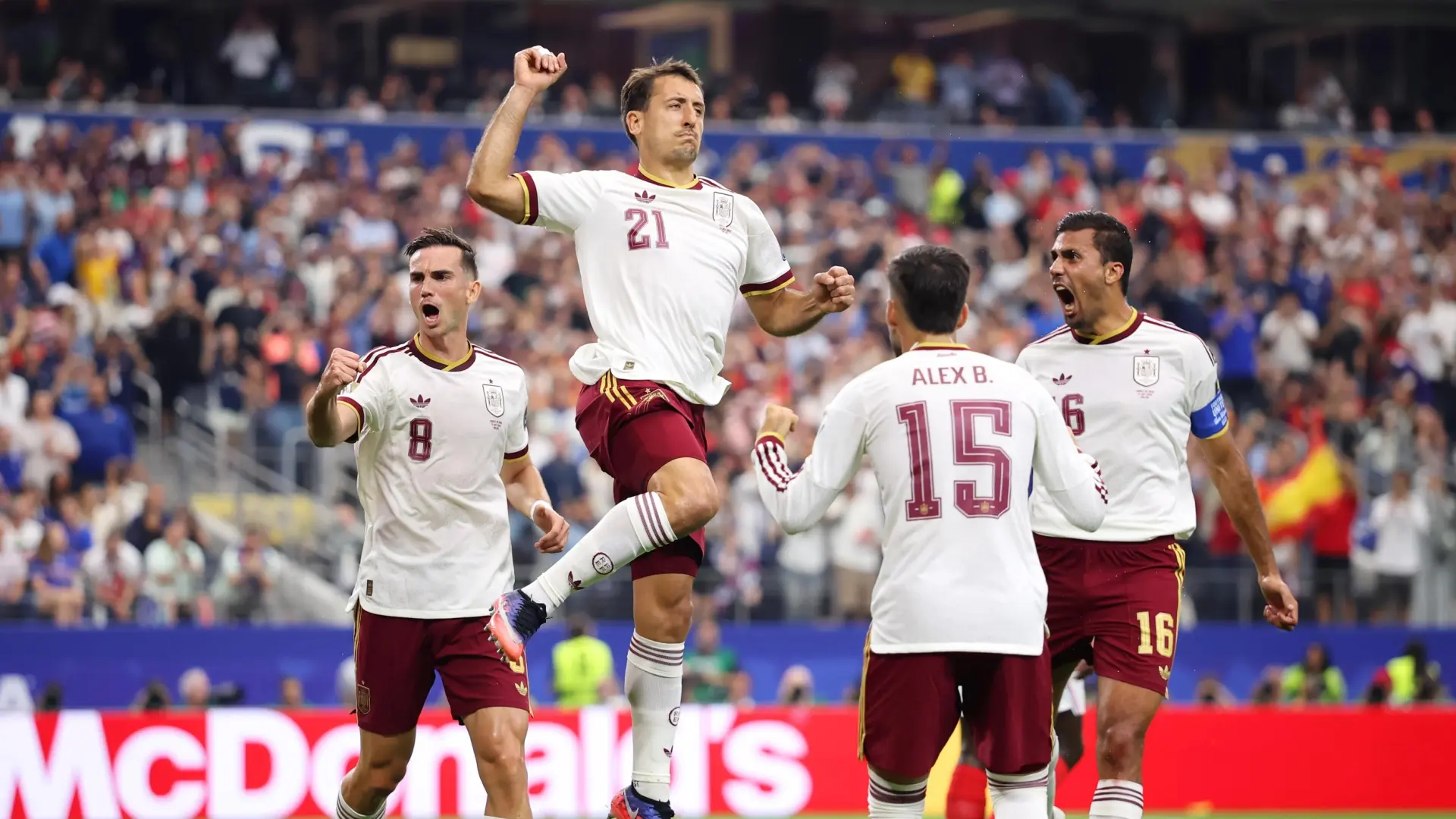 La camiseta de España arrasa y reaviva el negocio millonario de las falsificaciones de cara a la final del Mundial