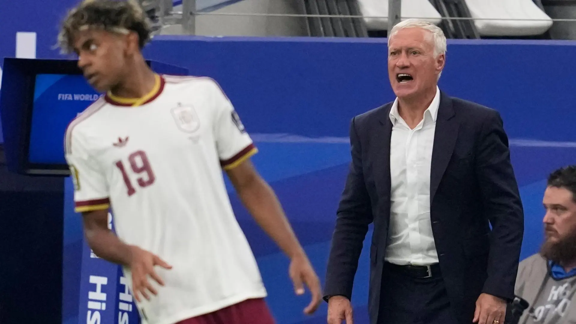 Deschamps critica al árbitro tras la derrota ante España: «¿Tiene la calidad para arbitrar una semifinal del Mundial?»