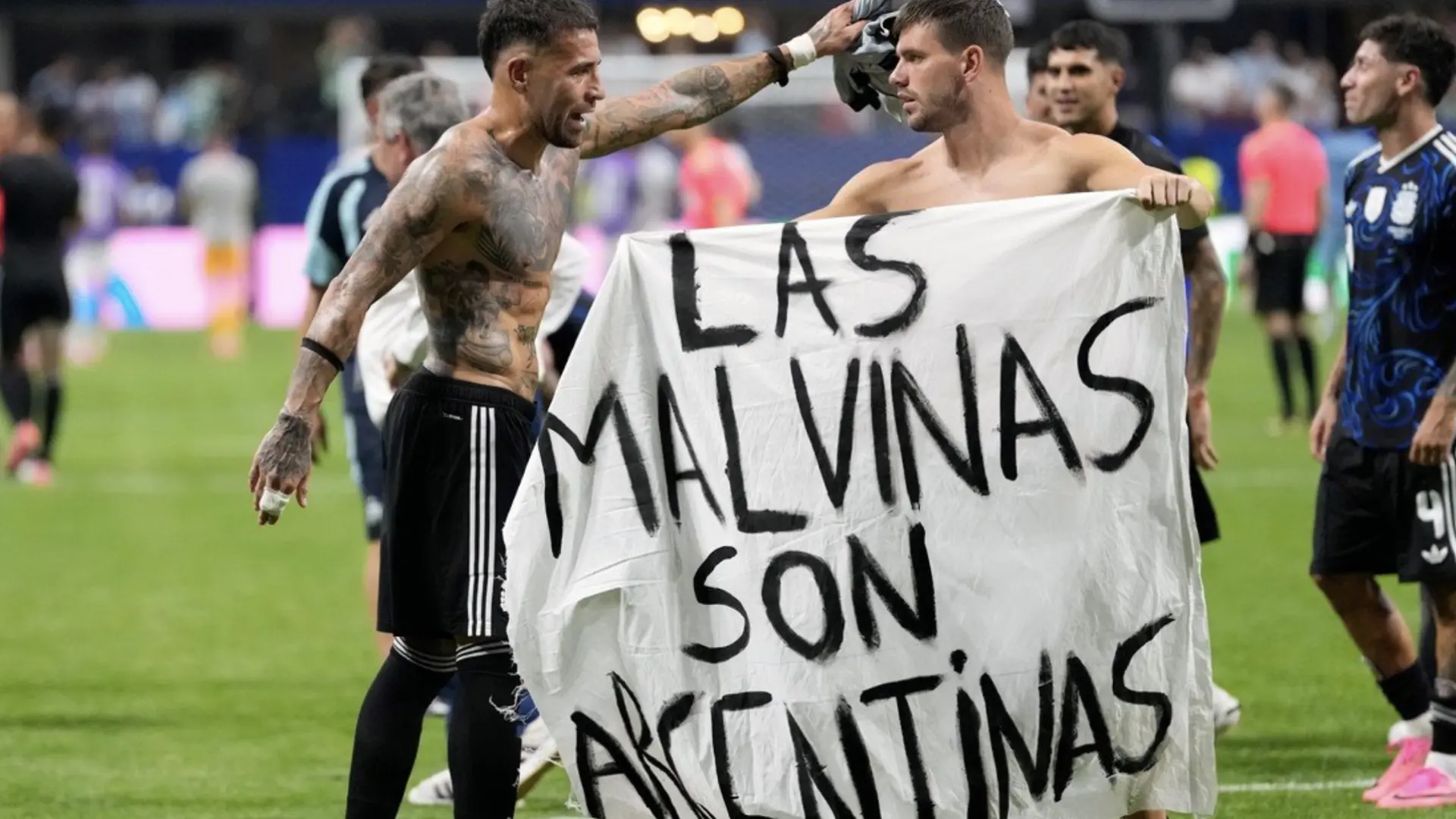 Los albicelestes reivindican las Malvinas sobre el césped: «Son argentinas»