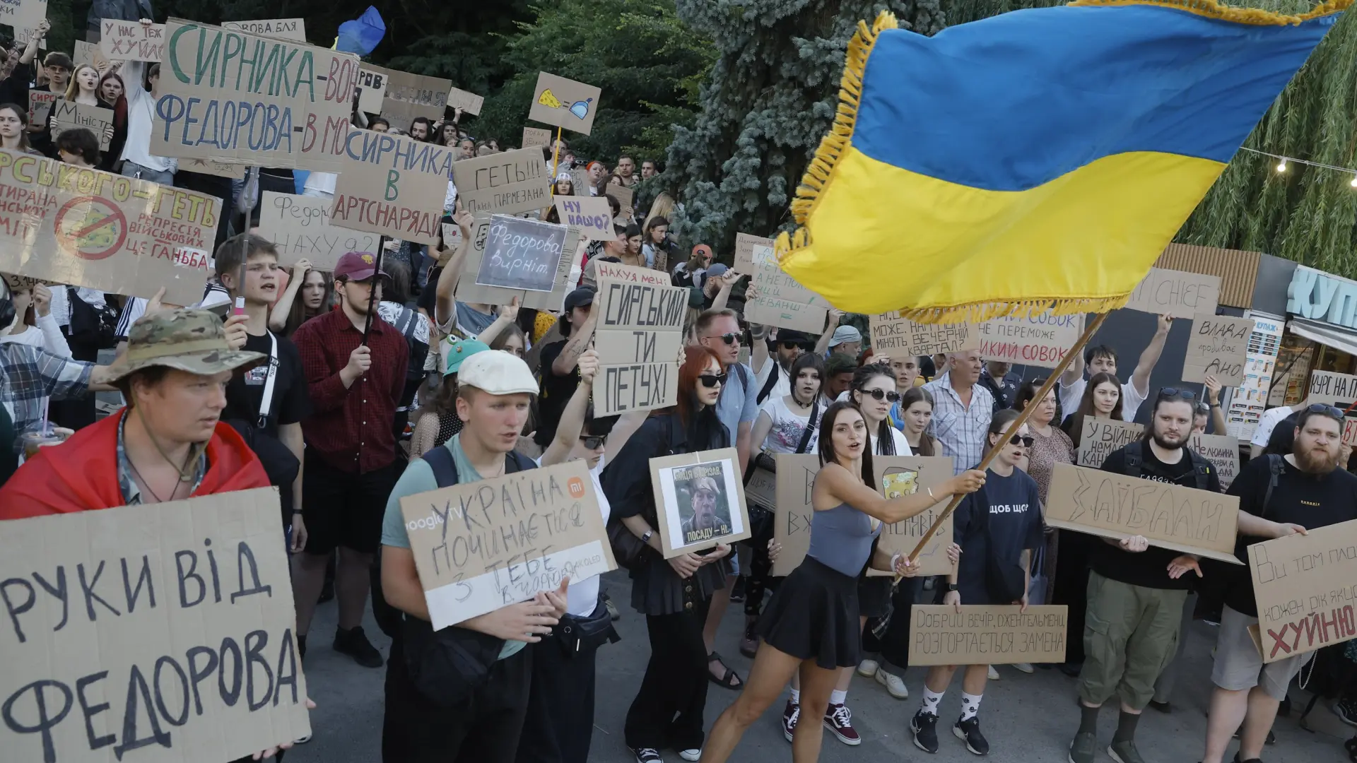 Las protestas contra Zelenski crecen en Ucrania tras destituir al ministro de Defensa Fedorov