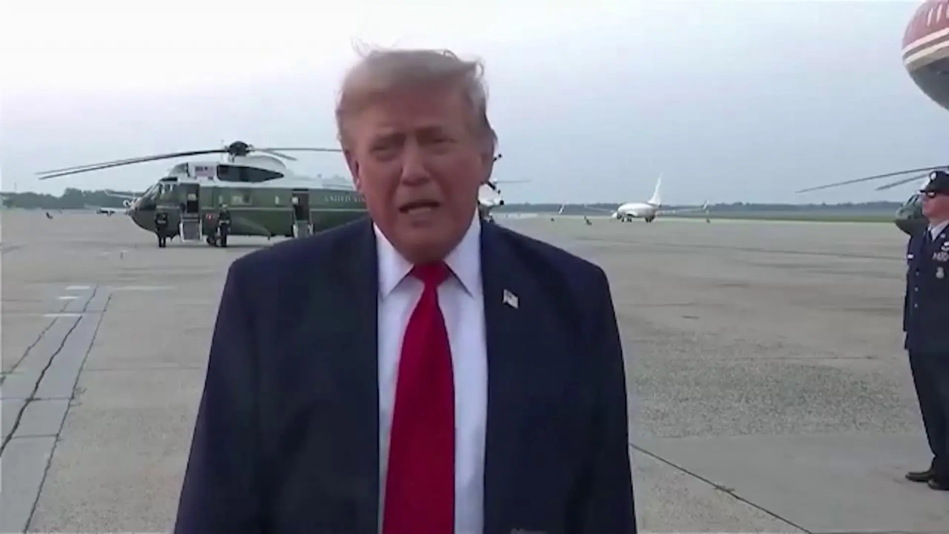 Trump impone aranceles del 50 % a la mayoría de las importaciones de Canadá tras culpar al país del humo de los incendios
