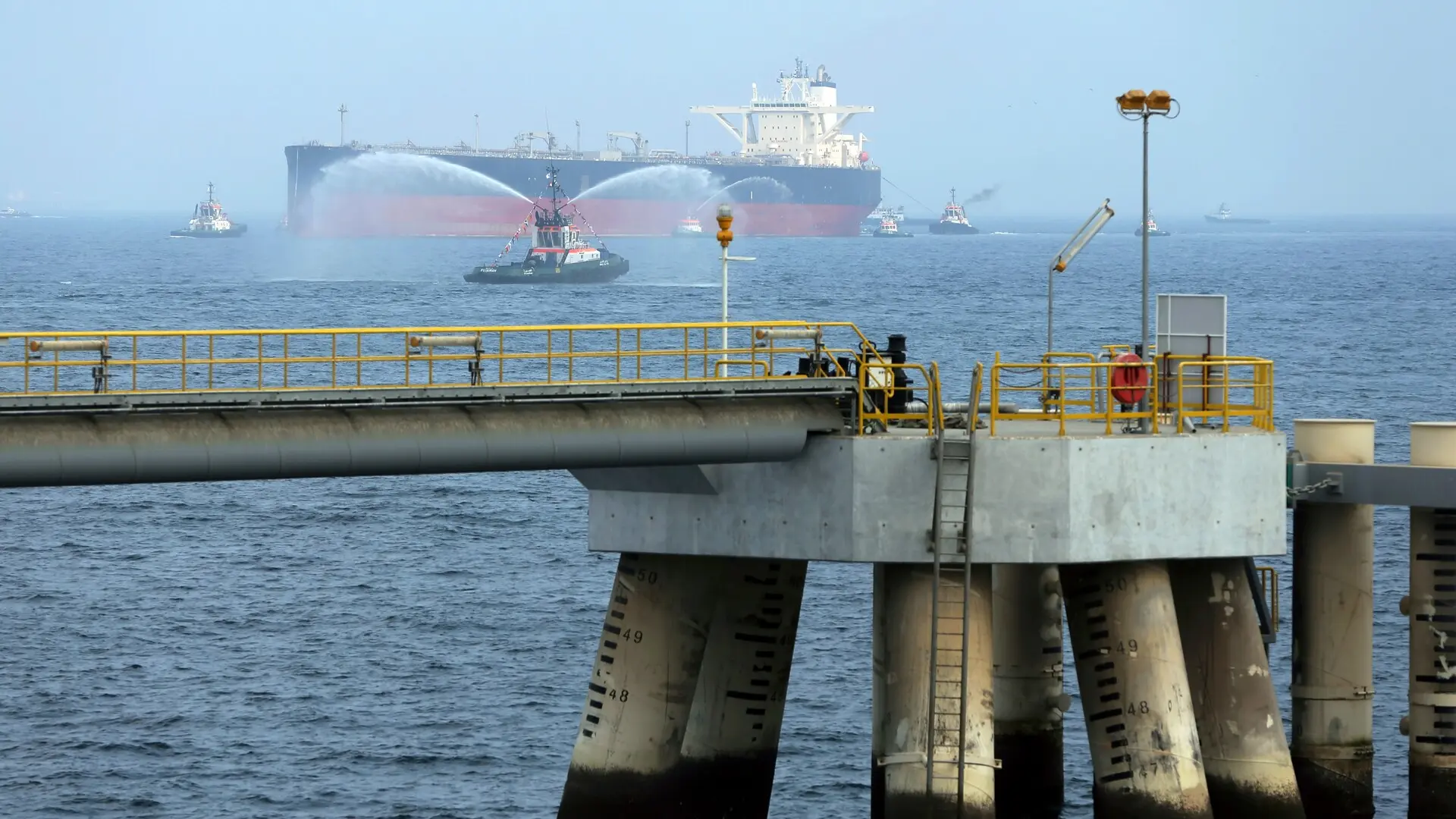Irán y los hutíes anuncian ataques contra petroleros en Ormuz y el mar Rojo, mientras EEUU mantiene su campaña de bombardeos