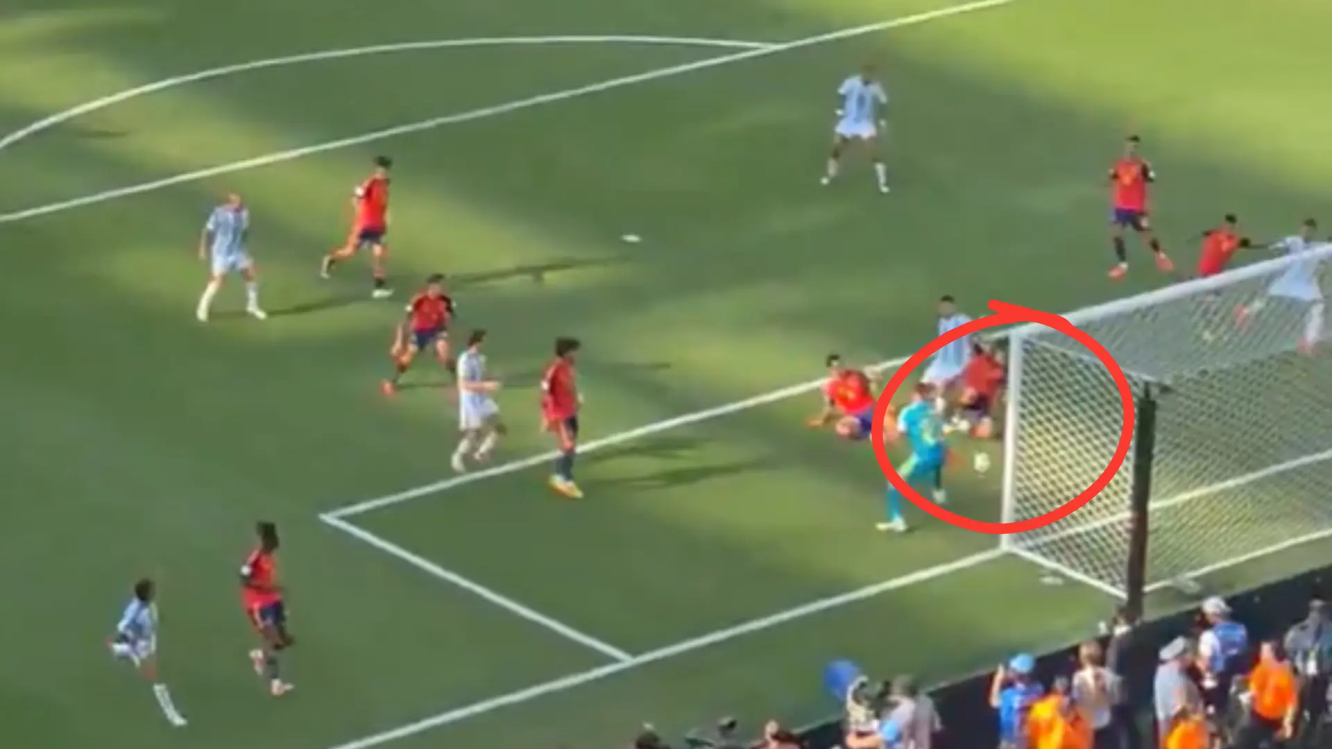 Una nueva toma inédita muestra el 'milagro' de Cubarsí contra Argentina para salvar a España de los penaltis en la final del Mundial