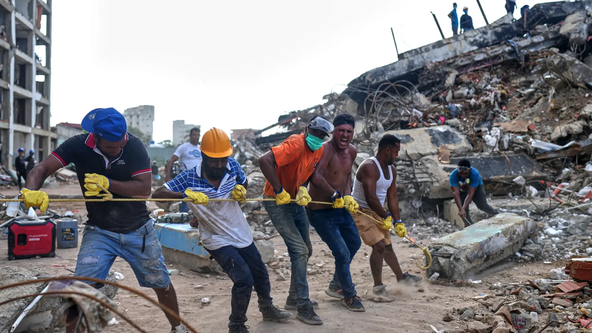 El caos sigue en Venezuela tras un mes de los terremotos con denuncias de desaparecidos en hospitales, morgues y bajo los escombros